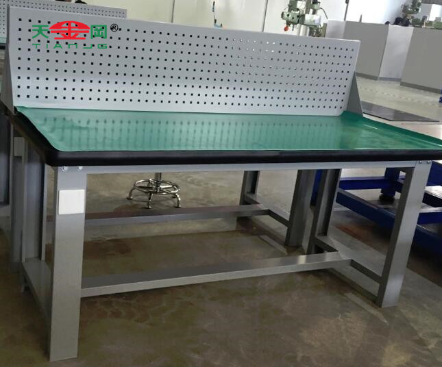 工作臺+掛板，綠色臺面