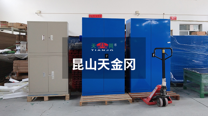 每臺(tái)車(chē)間工具柜出廠都經(jīng)上萬(wàn)次質(zhì)檢，絕不容有一絲瑕疵