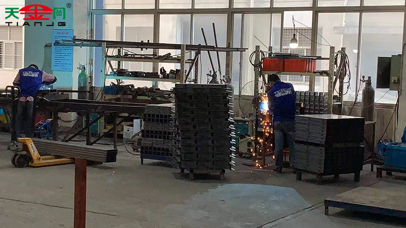 工具柜廠家天金岡向客戶360度全程展示生產全過程！