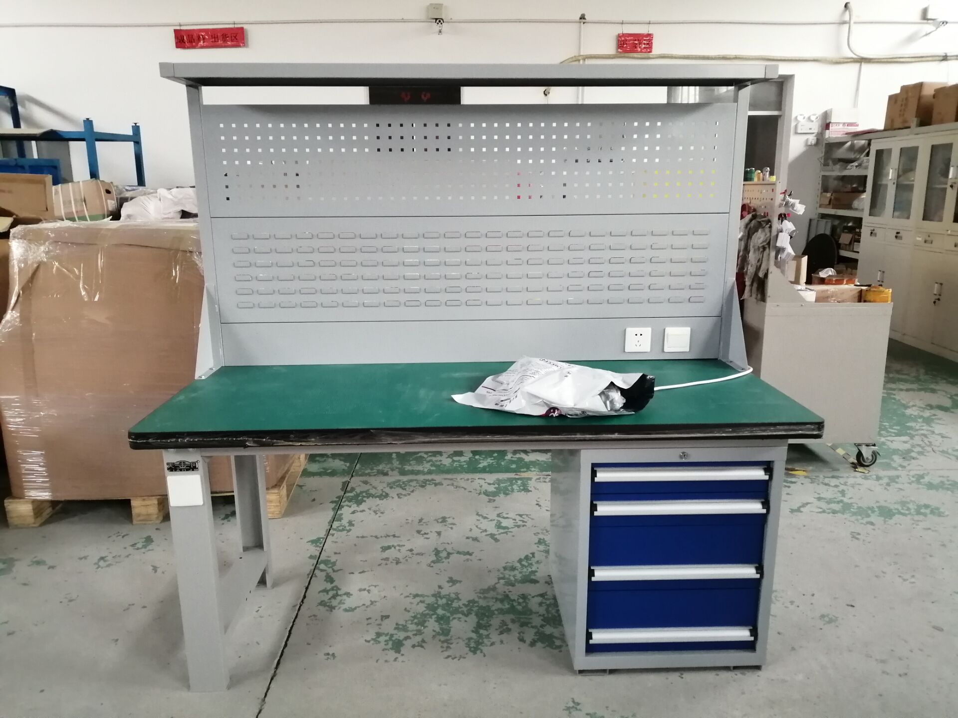 鉗工臺(tái)是怎么提高鉗工工作效率的？【天金岡】