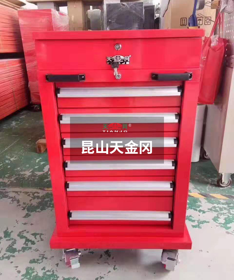 昆山天金岡年產(chǎn)17000臺(tái)鉗工工具柜，每一臺(tái)柜子的出庫都是用了心，認(rèn)了真的