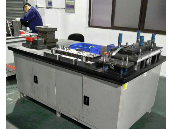 小鉗工桌，怎么選？臺(tái)面很重要【天金岡】