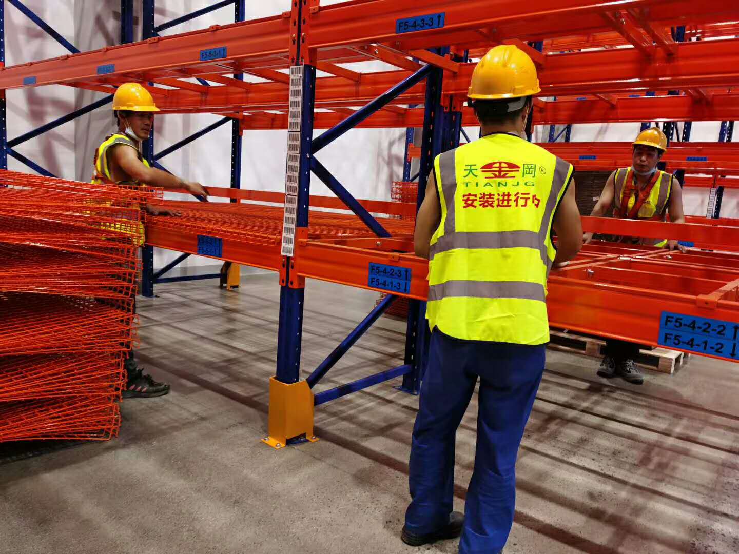 塑膠模具堆放貨架