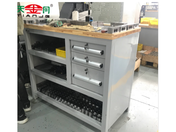 成都鉗工臺工具柜哪里找，品牌廠家，用實(shí)力說話【天金岡】