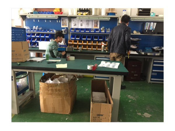 鉗工桌批發(fā)為何一定要選鉗工桌定制廠家？【天金岡】