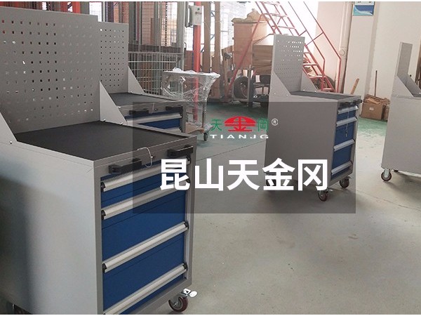 鉗工工具柜哪里有，不可勝數(shù)仍要看品質(zhì)廠家!