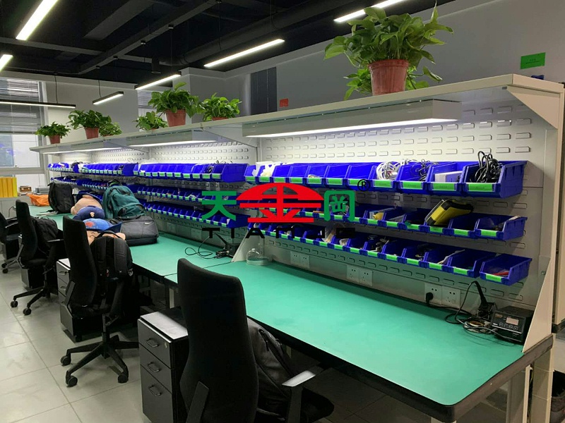 西安廠家直銷實(shí)木工作臺