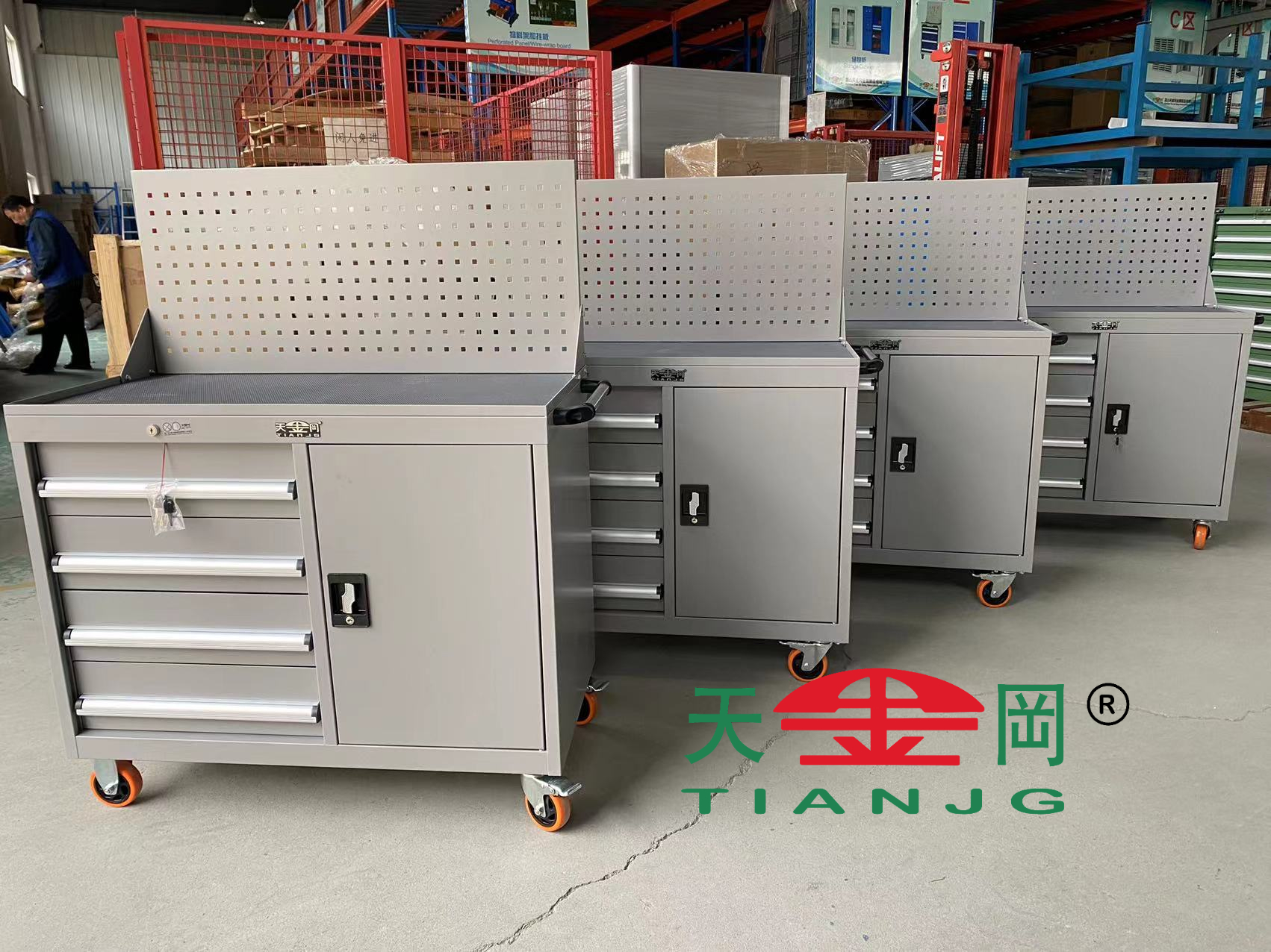 移動(dòng)工具車，讓車間工作省時(shí)省力省成本